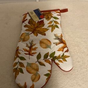Home Collection Autumn Leaves Oven Mitt